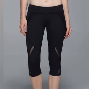Lululemon Cool to Street Crop With Mesh Panels - Great Condition Sz 2y LP